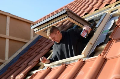 Pose de fenêtres de toit Velux à Éturqueraye